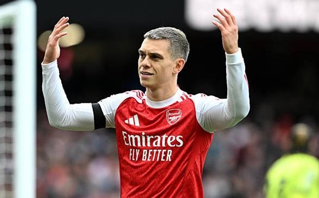 Leandro Trossard – 7: Trossard không hiệu quả như trận đấu trước nhưng vẫn gây ra nhiều vấn đề.