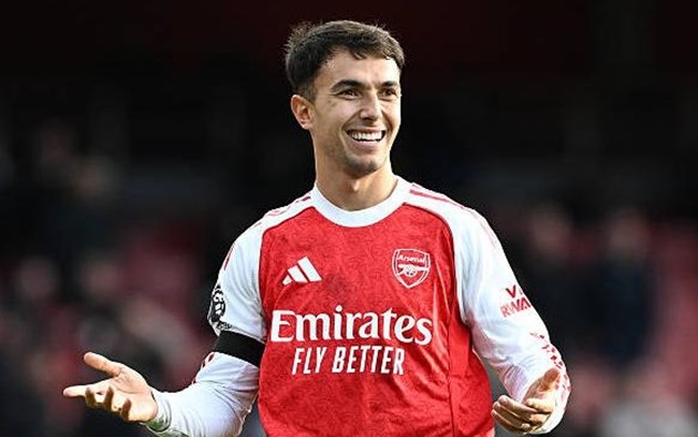 Martin Zubimendi – 7: Anh ấy đã thay đổi cục diện trận đấu khi vào sân thay Odegaard. Một đường chuyền đẹp mắt đến Eze đã giúp Pháo thủ mở tỷ số khi Rice chớp thời cơ ghi bàn. Thật dễ hiểu tại sao cầu thủ người Tây Ban Nha lại được Liverpool và Real Madrid săn đón.