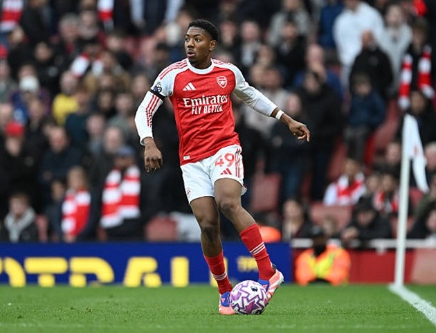 Myles Lewis-Skelly – 6: Đã thể hiện được những tia sáng ngắn ngủi về chất lượng trong một trận đấu đã thắng.