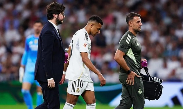 Kylian Mbappe rời sân giữa chừng ở trận đấu với Villarreal.