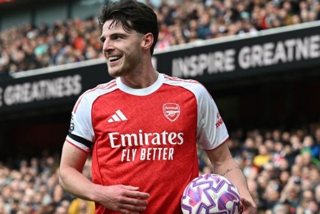 Rice đóng góp 1 bàn thắng trước West Ham.
