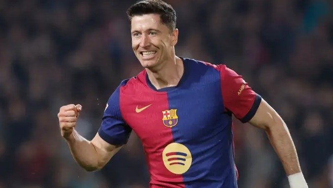 Lewy luôn biết cách làm khó Sevilla.