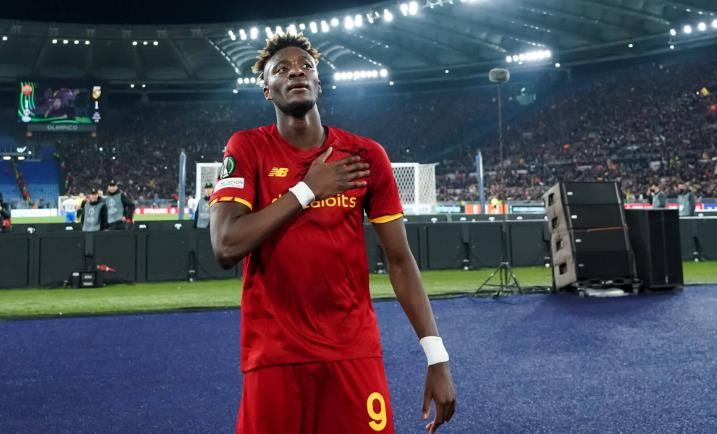Tammy Abraham có khởi đầu ấn tượng trong màu áo Roma.