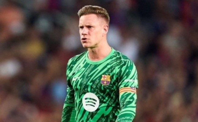 Ter Stegen bỏ ngỏ tương lai.