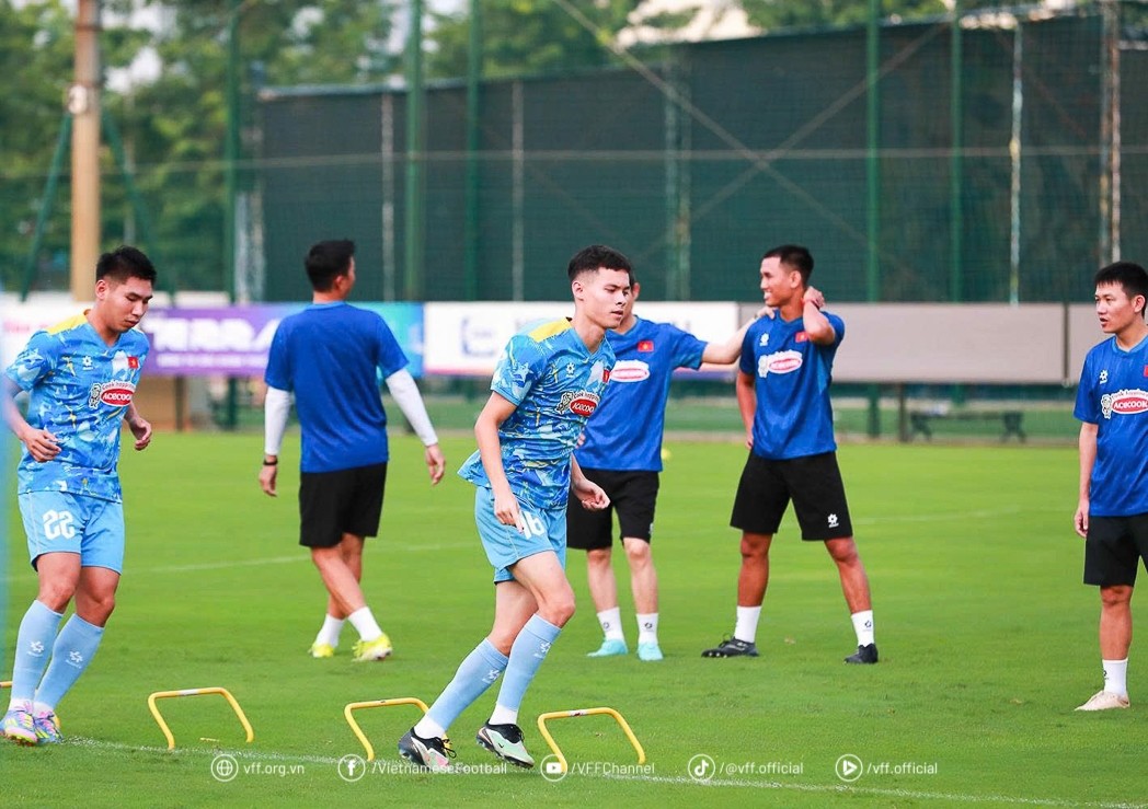 U23 Việt Nam tập buổi đầu tiên đợt hội quân tháng 10. Ảnh: VFF.
