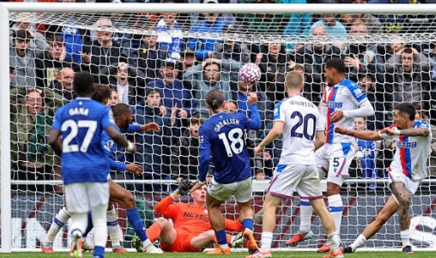 Grealish trở thành người hùng mang về 3 điểm cho Everton