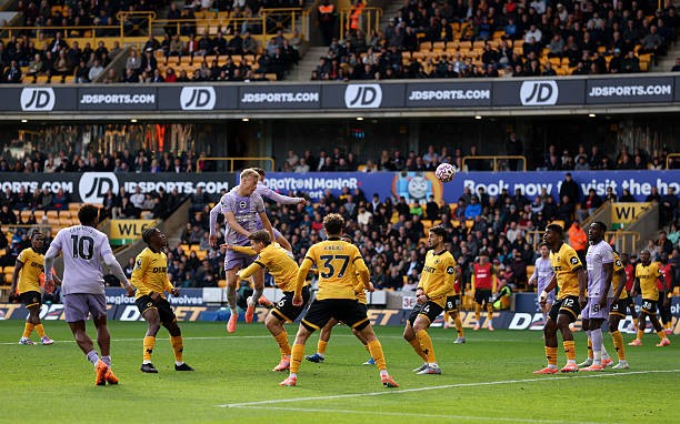 Wolves và Brighton chia điểm.