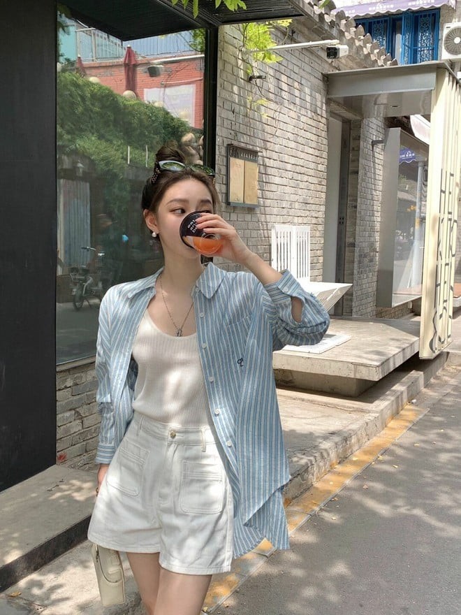 Trong môi trường công sở, blazer mix cùng quần âu ống suông lại mang đến sự thanh lịch, chuyên nghiệp 