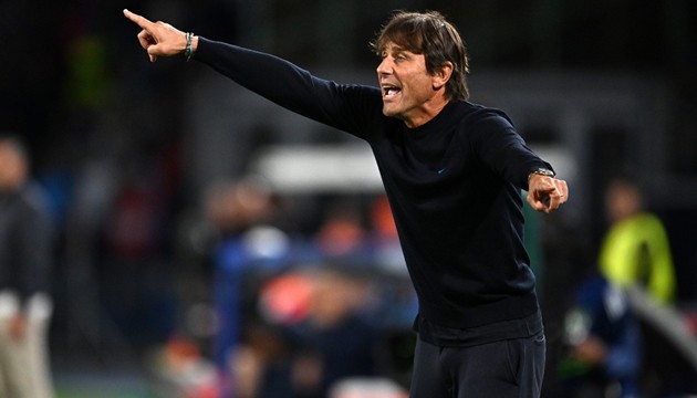 HLV Conte thừa nhận khó khăn về mặt nhân sự.