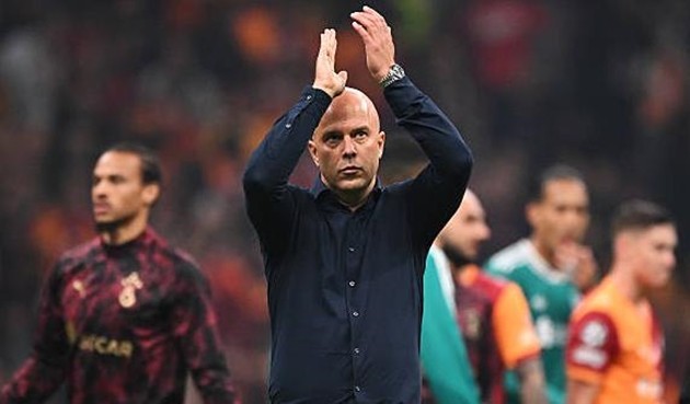 Arne Slot phải sớm tìm ra giải pháp cho Liverpool.