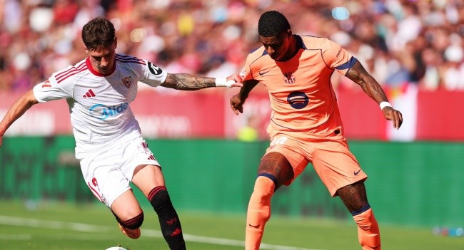 Rashford bị đau nhẹ. 