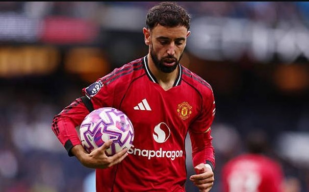 Bruno Fernandes không muốn lùi sâu.