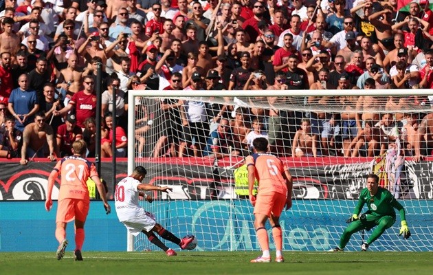 Sanchez đã mở tỷ số cho Sevilla.