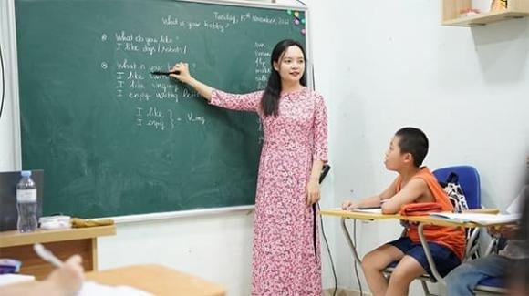 Trong trường học, dạy thêm chỉ áp dụng cho học sinh chưa đạt yêu cầu, học sinh giỏi được bồi dưỡng, hoặc học sinh cuối cấp cần ôn tập. 