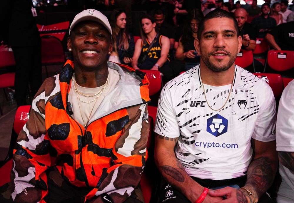 Israel Adesanya và Alex Pereira đối mặt nhau