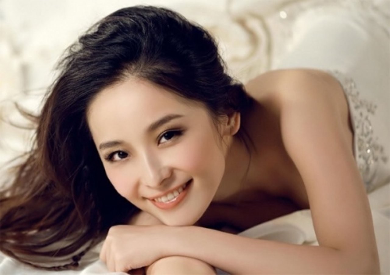 Những người phụ nữ luôn nở nụ cười trên môi thường luôn giữ cho mình 1 thái độ sống tích cực lạc quan từ cuộc sống hôn nhân hạnh phúc của mình. (Ảnh minh họa)