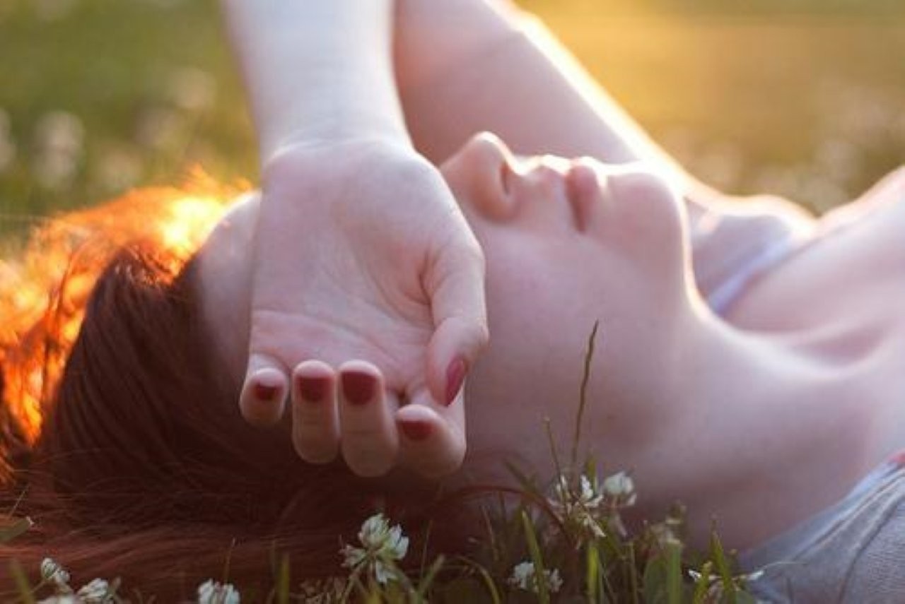 Quá khứ vốn là để quên, đặc biệt là quá khứ khiến bạn đau buồn. (Ảnh minh họa)