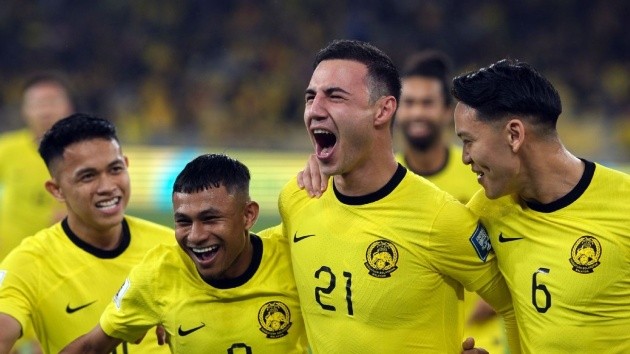 Bóng đá Malaysia rúng động bởi bê bối nhập tịch.