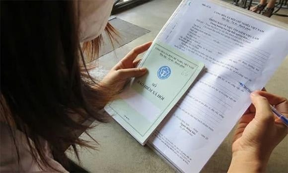 Chủ hộ kinh doanh có đăng ký, người quản lý doanh nghiệp, kiểm soát viên, đại diện phần vốn nhà nước hoặc phần vốn của doanh nghiệp theo quy định pháp luật.