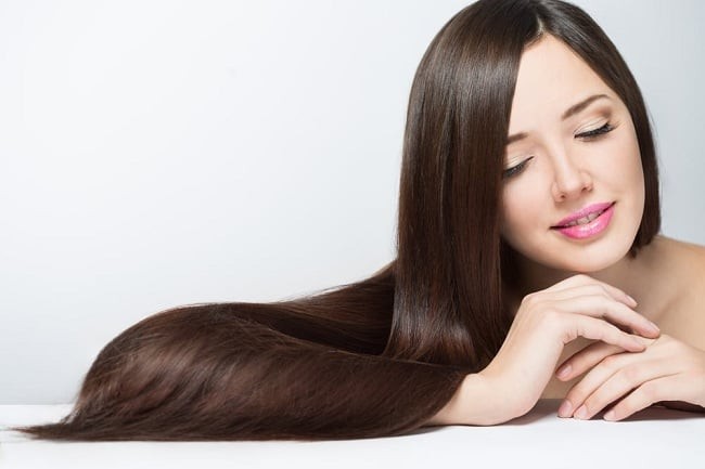 Việc tẩy tế bào chết còn giúp cân bằng hệ vi sinh vật trên da đầu, giảm nguy cơ gàu và viêm.