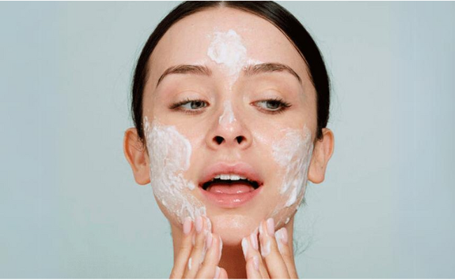 Khoảng thời gian từ 22h đến 2h sáng là “giờ vàng” cho quá trình phục hồi tự nhiên của da.