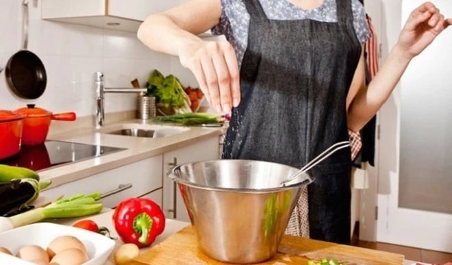 Nấu canh bị mặn đừng vội đổ thêm nước: Đây là cách để canh vừa ăn, tăng chất bổ