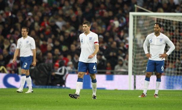 Steven Gerrard thừa nhận tuyển Anh không có sự gắn kết, điều khiến bản thân luôn cảm thấy cô đơn trong mỗi đợt tập trung.