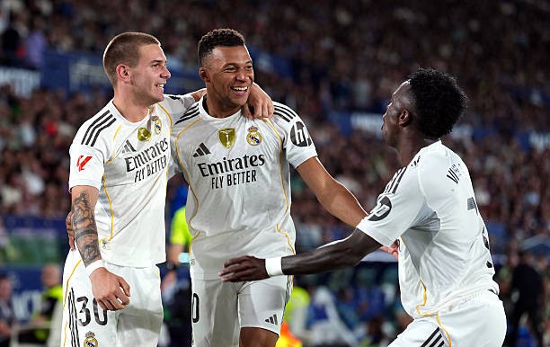 Real đang giữ ngôi đầu bảng La Liga, nhưng vẫn còn đó những vấn đề nan giải. 