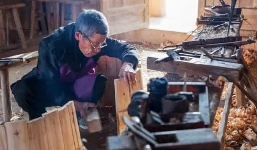 Theo kinh nghiệm lâu đời của nghề mộc, các nghệ nhân xưa đã đặt ra những nguyên tắc chặt chẽ khi thiết kế và chế tác đồ đạc trong gia đình.