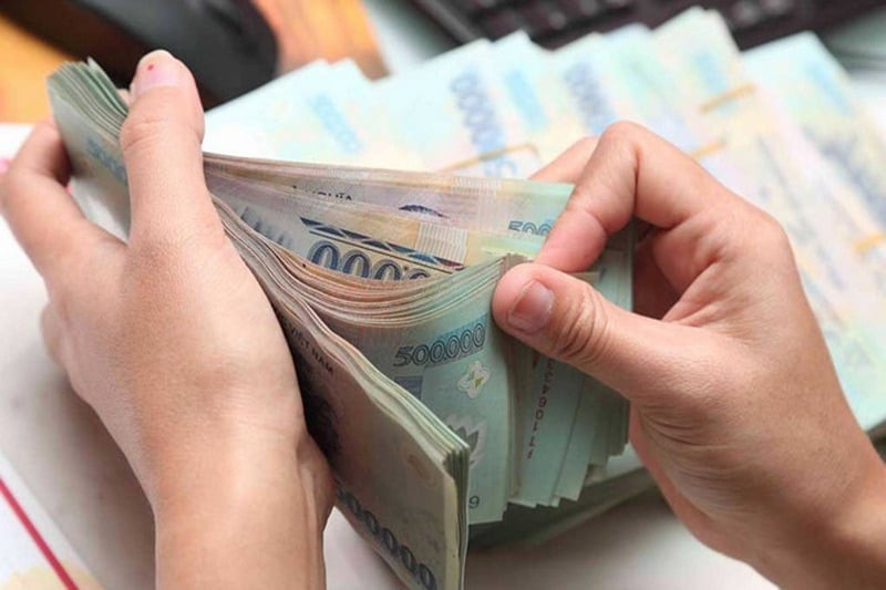 Luật mới (Điều 100) quy định, người đã đủ điều kiện hưởng lương hưu mà vẫn tiếp tục đóng BHXH sẽ được hưởng thêm trợ cấp bằng 2 lần mức bình quân tiền lương làm căn cứ đóng BHXH cho mỗi năm đóng vượt.