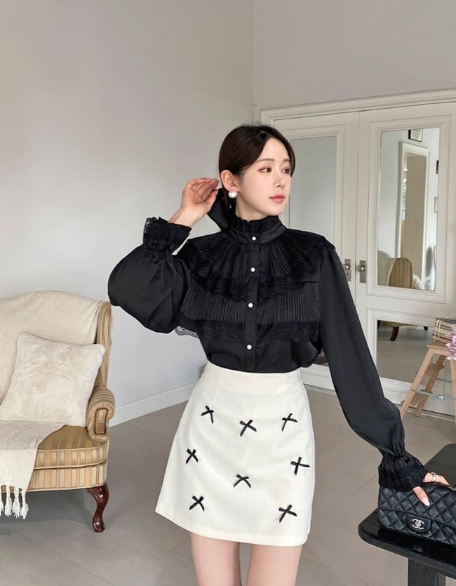 Xu hướng nơ vẫn tiếp tục chiếm sóng thời trang và chân váy đính nơ trở thành điểm nhấn đáng chú ý.