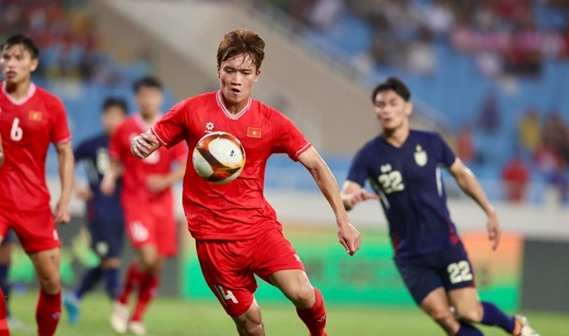 Hoàng Đức là trụ cột nơi tuyến giữa tuyển Việt Nam.