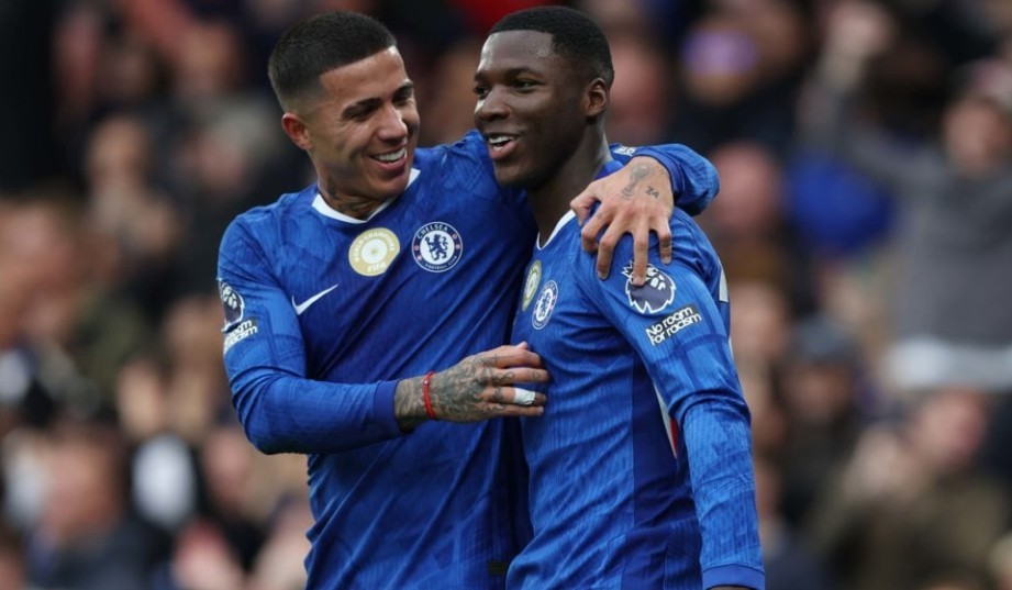 Moises Caicedo thi đấu rất ăn ý với Enzo Fernandez nơi tuyến giữa.