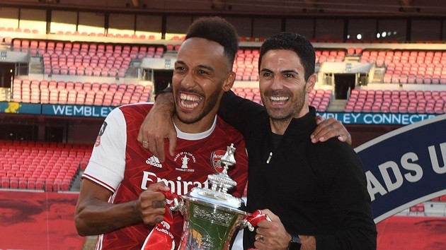 Arteta giành danh hiệu ngay mùa đầu với Arsenal.