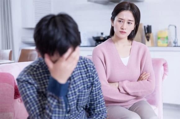 Người dẫn chương trình Echo sinh ra trong một gia đình trọng nam khinh nữ.