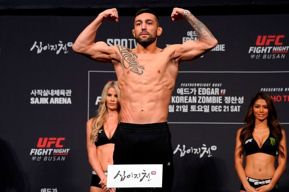Suman Mokhtarian tại buổi cân ký của UFC