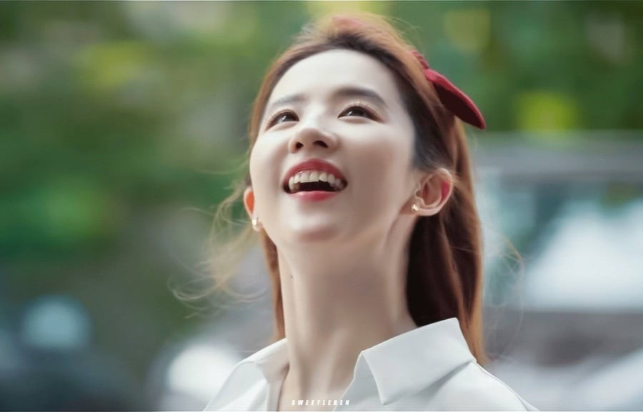 Nhiều người cho rằng điều làm nên sức hút của Lưu Diệc Phi chính là làn da trong suốt như sương