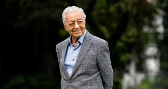 Cựu Thủ tướng Mahathir Mohamad chỉ trích Liên đoàn bóng đá Malaysia.