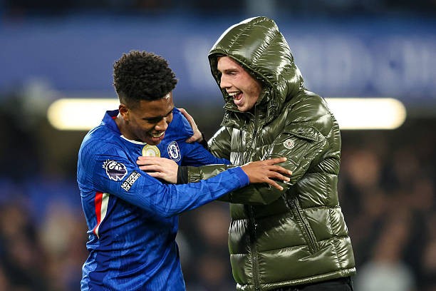 Estevao Willian thừa nhận vốn tiếng Anh còn hạn chế khiến anh chưa giao tiếp được nhiều với Cole Palmer.