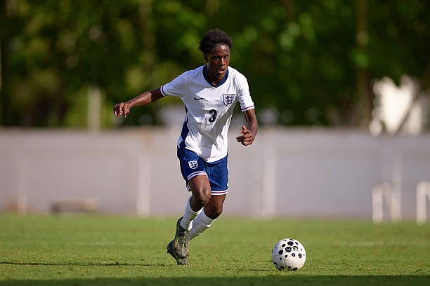 Bendito Mantato có kinh nghiệm khoác áo đội U18 Anh.