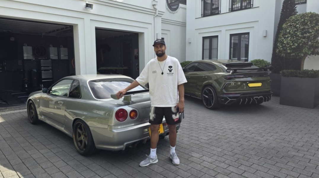 Robert Sanchez sở hữu bộ sưu tập xe hơi đắt giá.