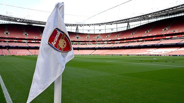 Arsenal bị phạt vì phát vé ít hơn quy định cho Man Utd