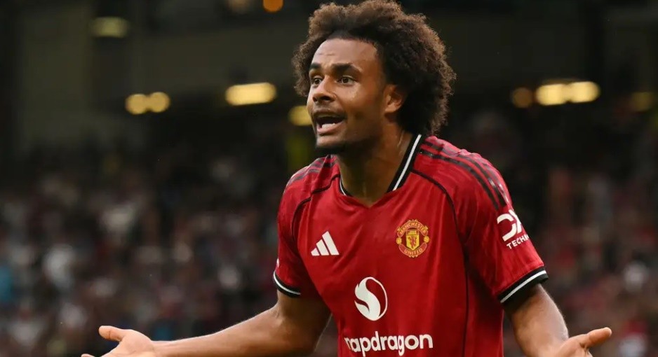 Zirkzee không thể cạnh tranh suất đá chính tại MU.