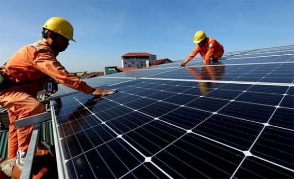 Cơ quan soạn thảo cho biết, mức hỗ trợ được tính toán dựa trên chi phí đầu tư trung bình 12–15 triệu đồng/kWp (bao gồm thiết bị lưu trữ) và nhu cầu điện bình quân hộ gia đình.