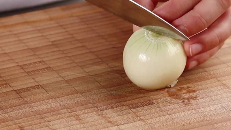Dùng dao thật sắc để thái hành