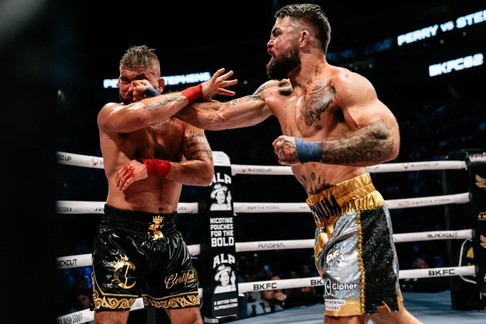 Mike Perry hạ gục Jeremy Stephens tại BKFC 82.