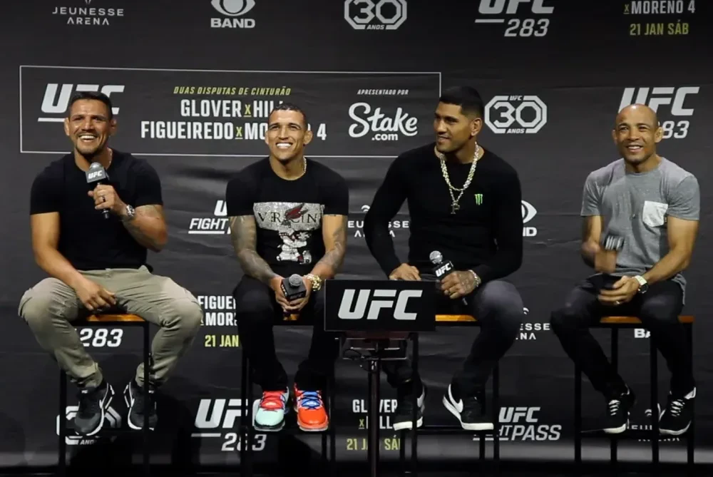 Charles Oliveira tại buổi họp báo ở Brazil.