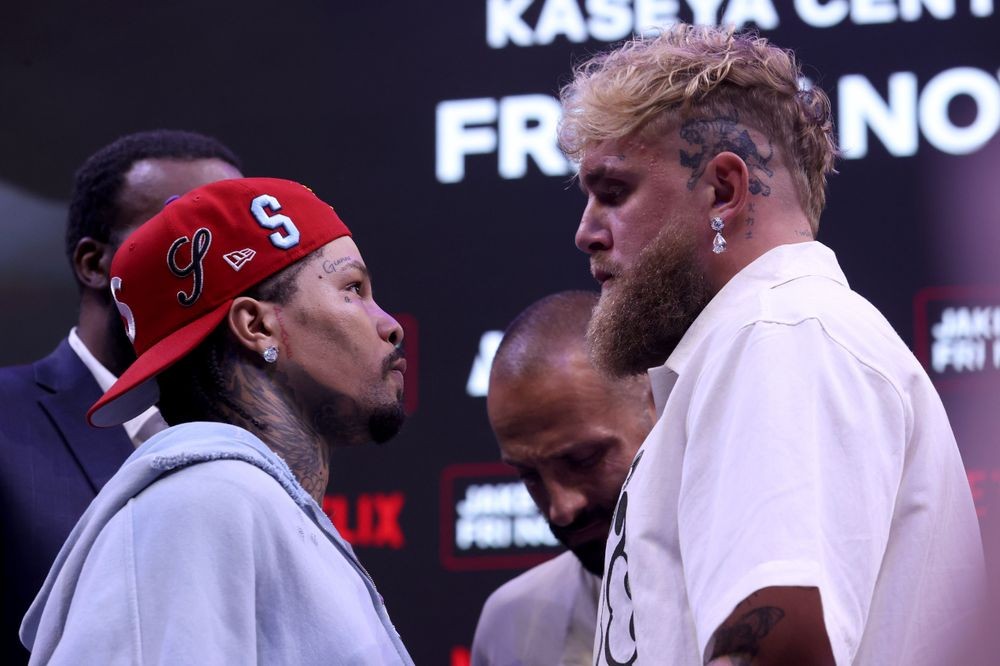 Jake Paul và Gervonta Davis trong buổi họp báo
