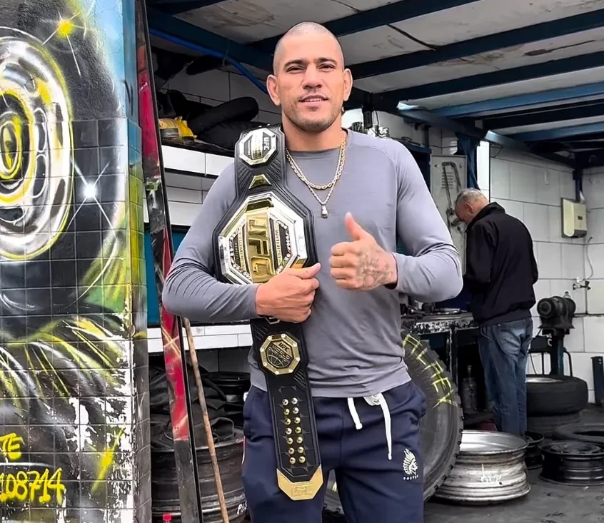 Alex Pereira tại tiệm lốp xe cũ ở Brazil