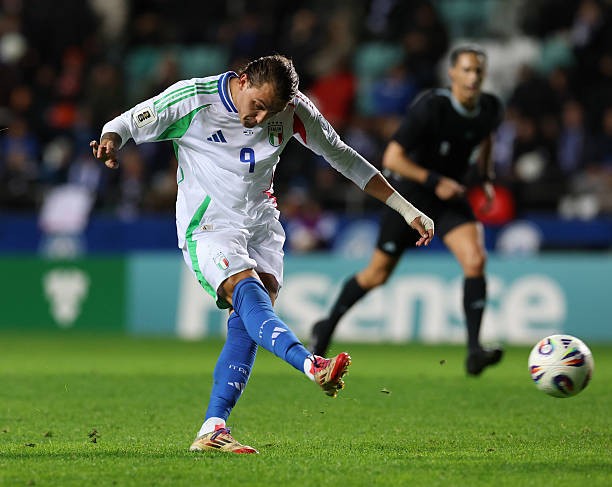 Sút hỏng penalty nhưng Retegui cũng bù đắp bằng một bàn thắng cho tuyển Italy.
